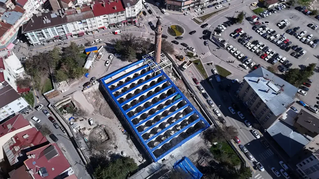 829 Yıllık Sivas Ulu Cami’de Restorasyon: Eğik minare için çalışma başladı