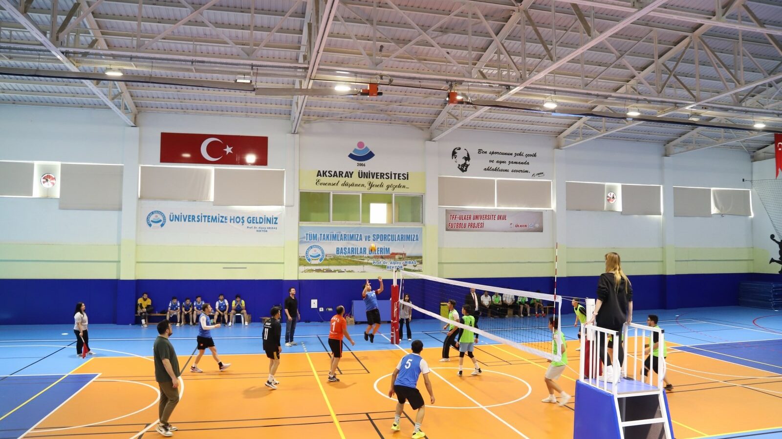 ASÜ Spor Şenliklerinde voleybol  şampiyonu Mühendislik Fakültesi oldu