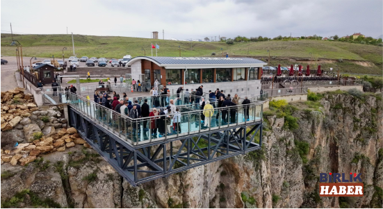 Ihlara Cam Teras Bayramda Ziyaretçi Akınına Uğradı