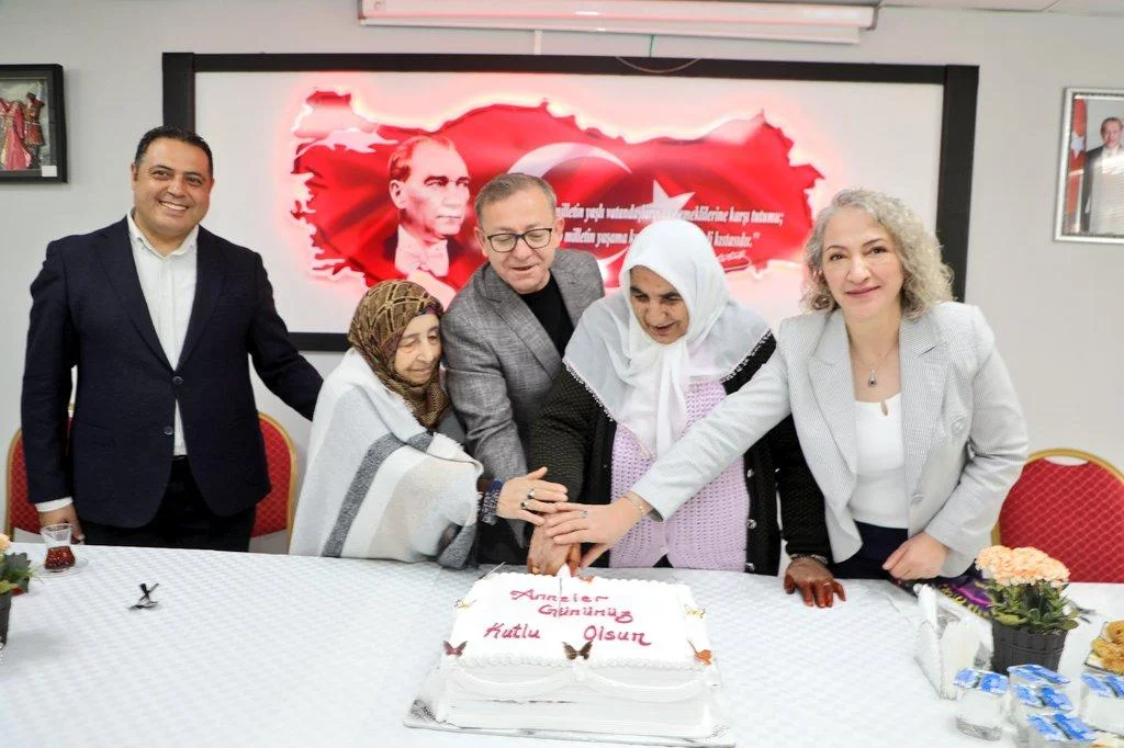 Kars Valisi Ziya Polat ve Eşi Pınar Filiz Polat’tan Huzurevi’ne anlamlı ziyaret