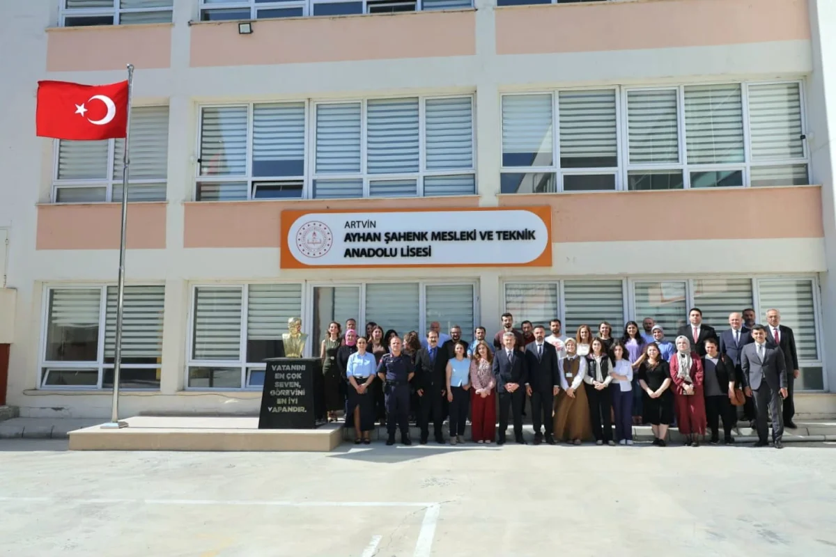 Artvin Valisi Ergün, “Teknik ve Mesleki Anadolu Liseleri nitelikli elemanlar yetiştiriyor”