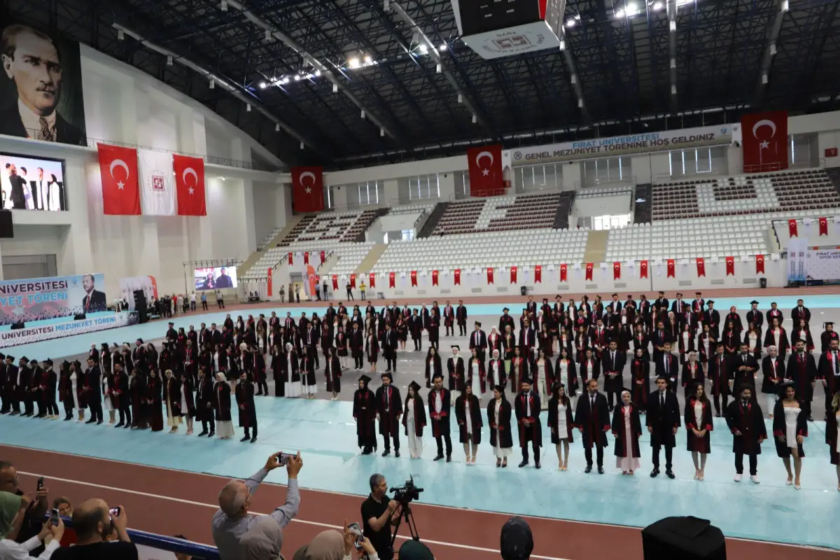 Fırat üniversitesi tıp fakültesi 38. dönem mezunlarını uğurladı