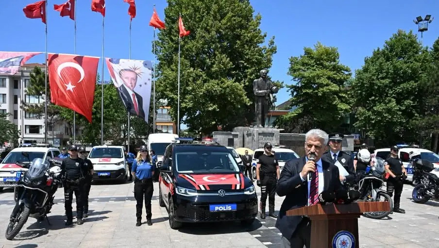 Düzceli hayırseverler Emniyet Müdürlüğü’ne 24 yeni araç bağışladı