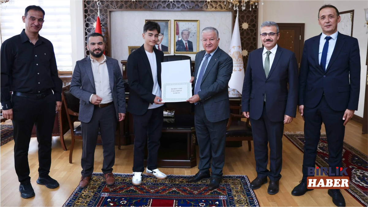 Aksaraylı Öğrenci Yapay Zekâ Yarışmasında Türkiye Birincisi Oldu