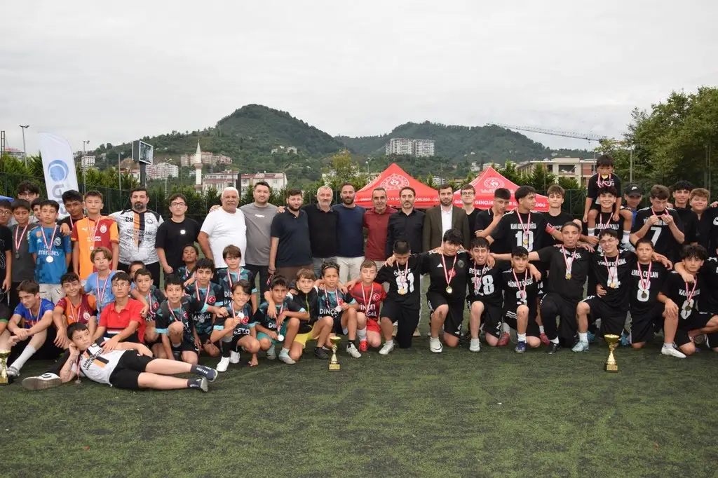 AGD yaz Kur’an kursları futbol turnuvası heyecanla tamamlandı