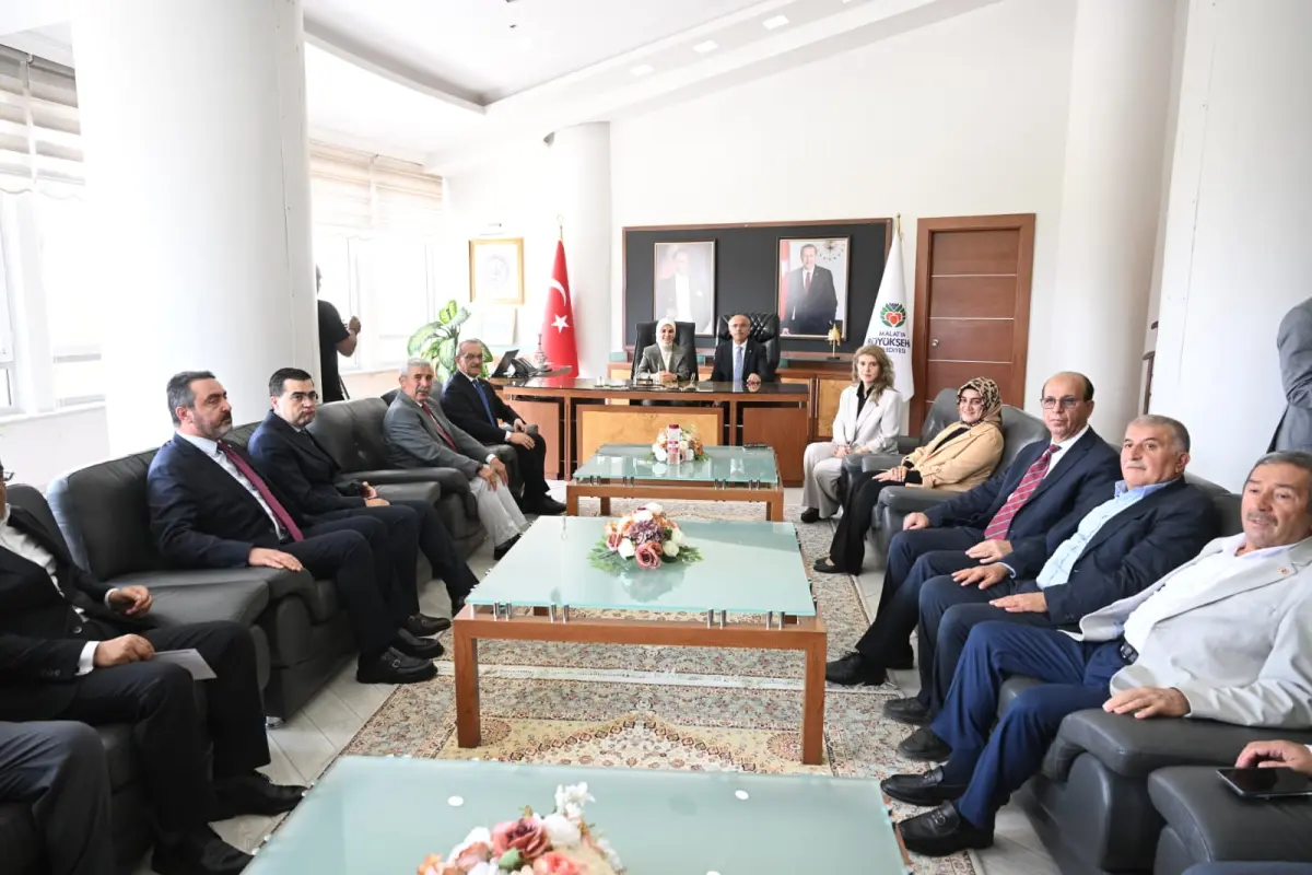 Bakan Göktaş’tan Başkan Er’e: “Bir tane daha yapmak lazım”