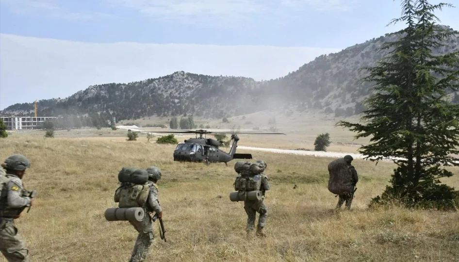 Eğirdir’de komandoların zorlu eğitimi tamamlandı