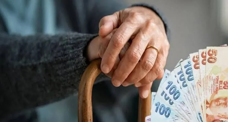 En düşük emekli aylığı farkı hesaplara geçiyor