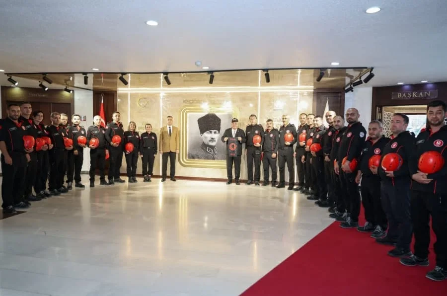 KEÇ-TİM Arama ve Kurtarma Ekibi’ne akreditasyon peçlerini Başkan Özarslan takdim etti
