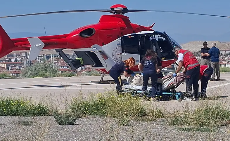 Beyin kanaması geçiren 82 yaşındaki hasta hava ambulansıyla Ankara’ya sevk edildi