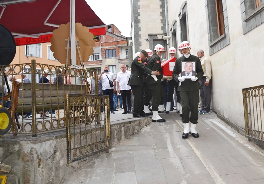 Emekli Hava Astsubay Şeref Özdemir askeri törenle son yolculuğuna uğurlandı
