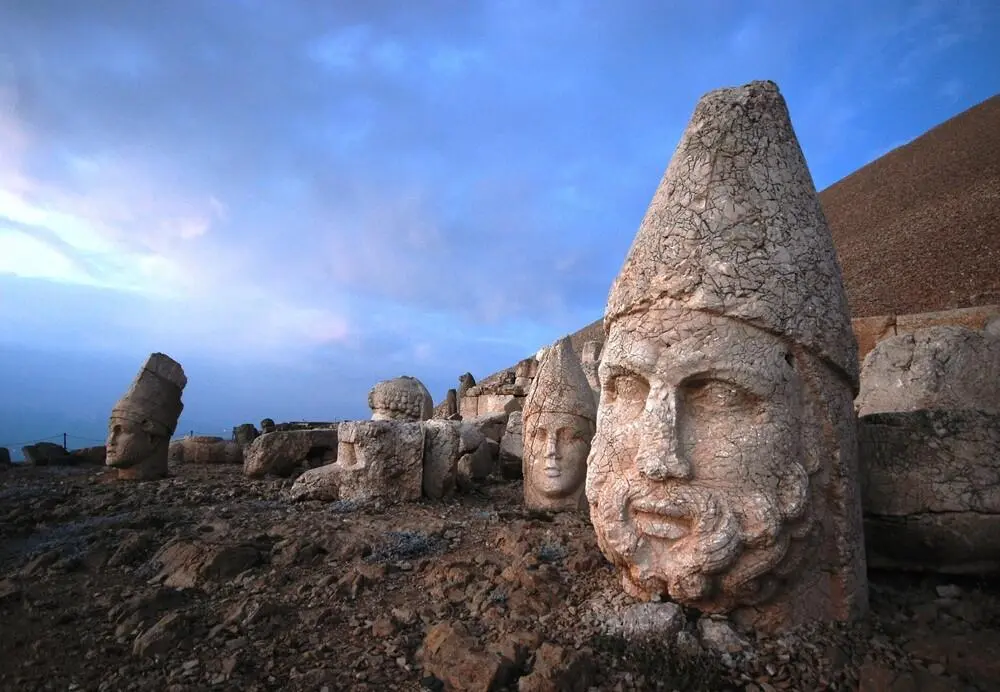 Zirvede binlerce yıllık miras: Nemrut Dağı