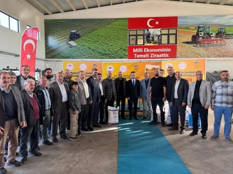Ağrı’da İl Özel İdaresinin hibesiyle 1.100 üreticiye 550 ton buğday tohumu verildi