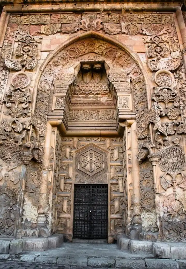 Divriği Ulu Camii ve Darüşşifası, taş işçiliğiyle dünya mirası arasında