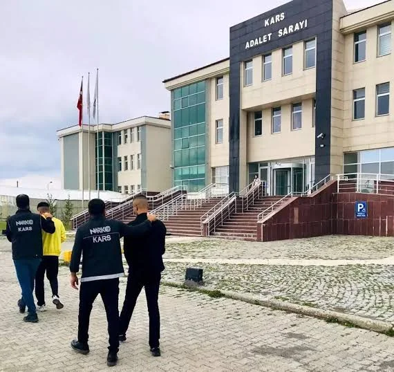 Kars’ta uyuşturucu operasyonu: 2 şüpheli tutuklandı