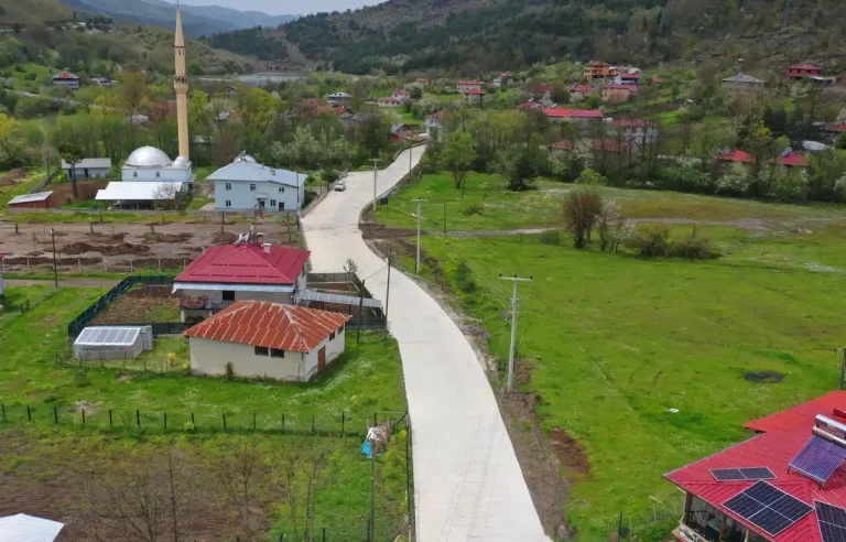 Akkuş’ta ulaşımı rahatlatan yol hamlesi