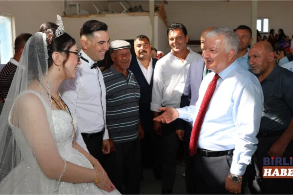 Vali Duru, Gaziemir Köyü’nde düğüne katıldı