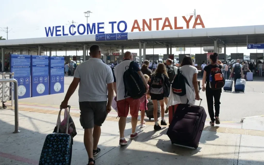 Antalyalı turizmcilerin yüzü bayramda güldü