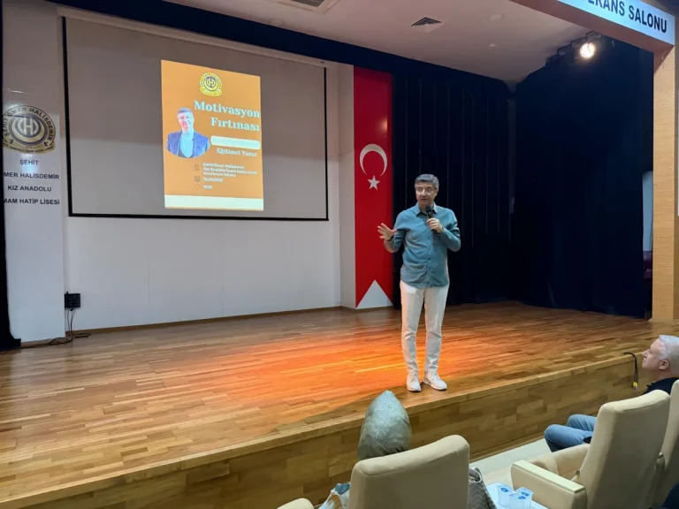 Çekmeköy’de öğrencilere LGS ve YKS semineri düzenlendi