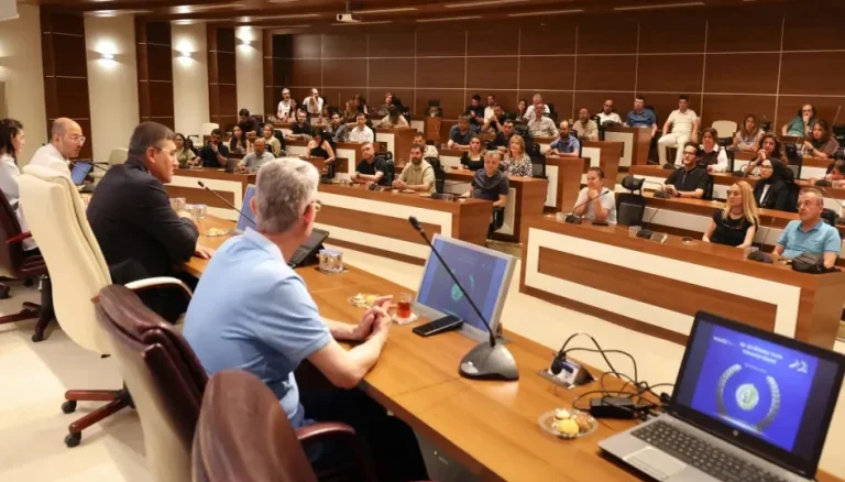 MAKÜ’de bilimsel üretimde başarı gösteren akademisyenler onurlandırıldı