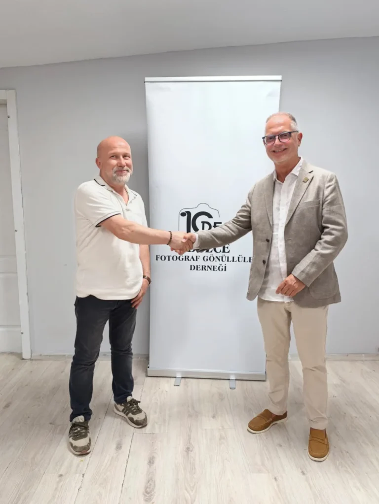 İtalyan Fotoğrafçı Claudio Calosi Düzce Fotoğraf Gönüllüleri Derneği’nde ağırlandı