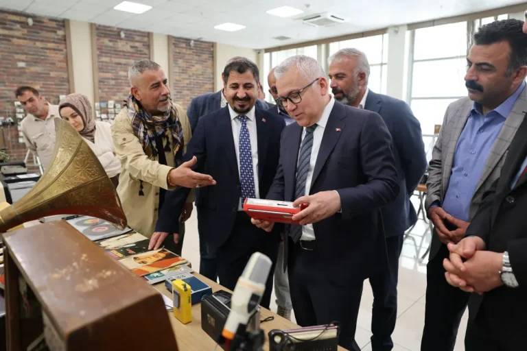 Vali Şimşek’ten Tarihin Sessiz Tanıkları Sergisine ziyaret