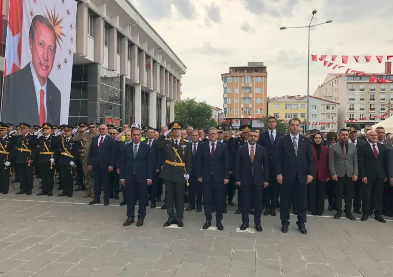 Kars’ta 30 Ağustos Zafer Bayramı Kutlamaları Hava Muhalefeti Engeline Takıldı