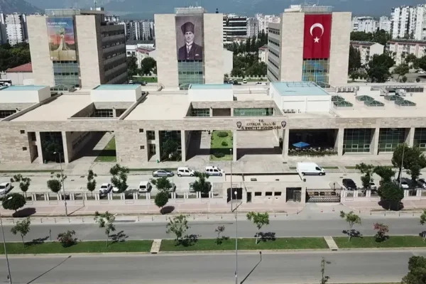 Antalya’da istihbarat iz sürdü, KOM operasyon yaptı!