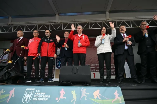 Ankara’da ‘Geleneksel 19 Mayıs Ankara Yarı Maratonu ve Halk Koşusu’ düzenlendi