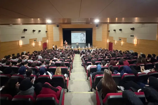 Prof. Dr. Ümit Meriç, Cemil Meriç’i Anma programı kapsamında Düzce’de öğrenci ve öğretmenlerle buluştu