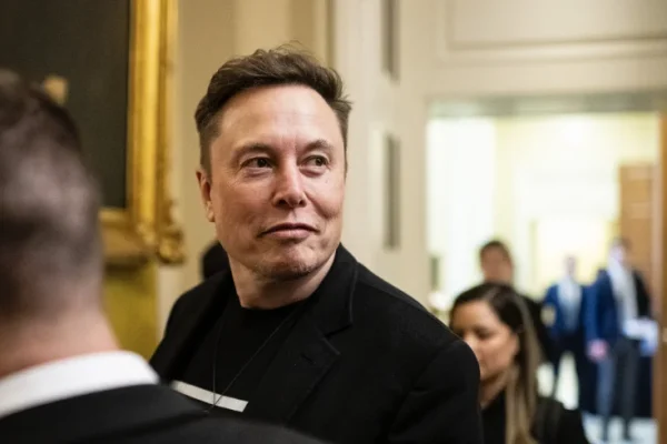 Musk’tan yapay zeka uyarısı: “En büyük risk, insanlığın yok olması”