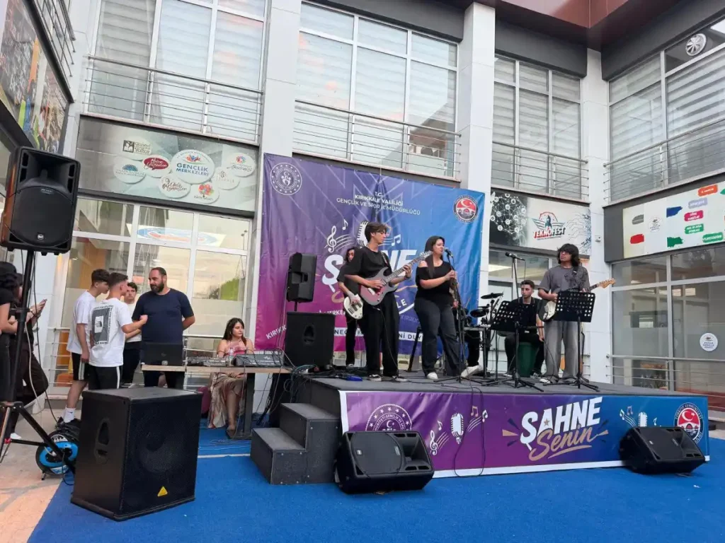 Kırıkkale’de gençler yeteneklerini sahneye taşıdı