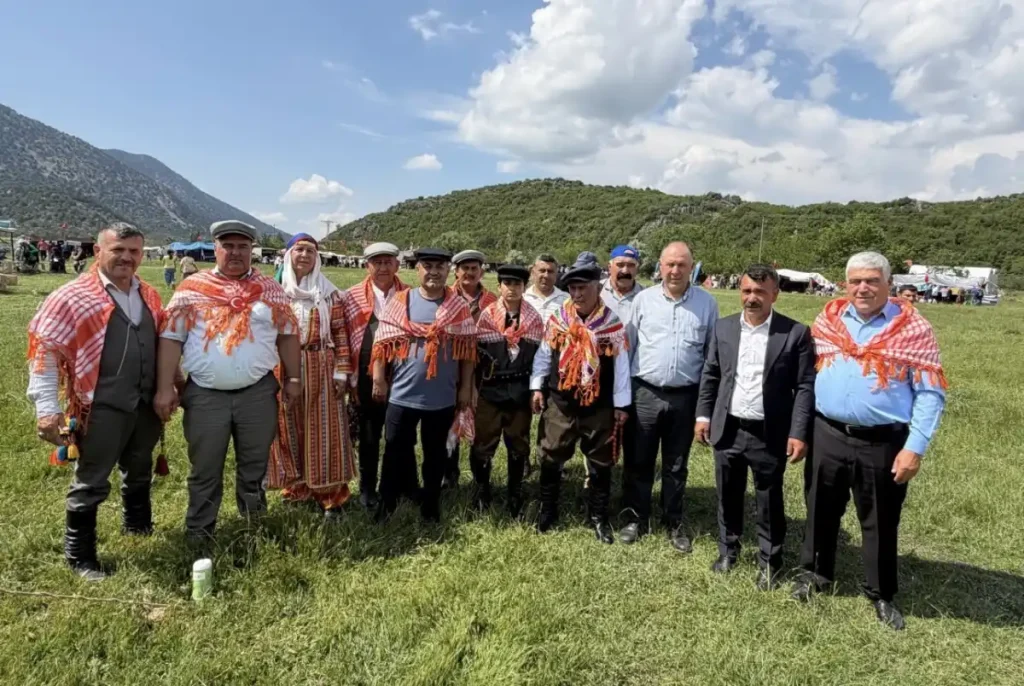 Yörük şöleninde binlerce yörük Eğirdir Serpil köyünde buluştu
