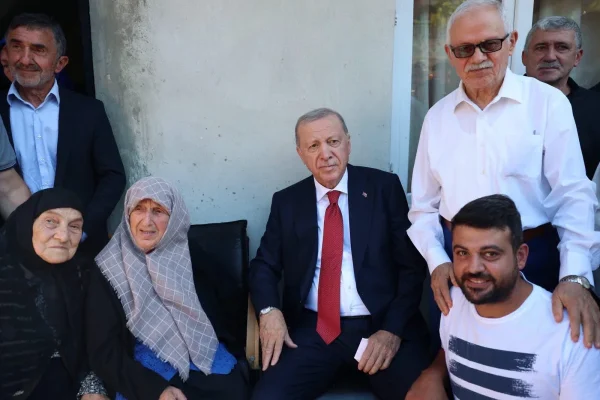 Cumhurbaşkanı Erdoğan, Rize’de komşularıyla bir araya geldi