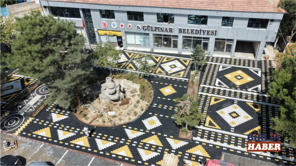 Gülpınar’da Belediye Hizmet Binası Önü Yenilendi