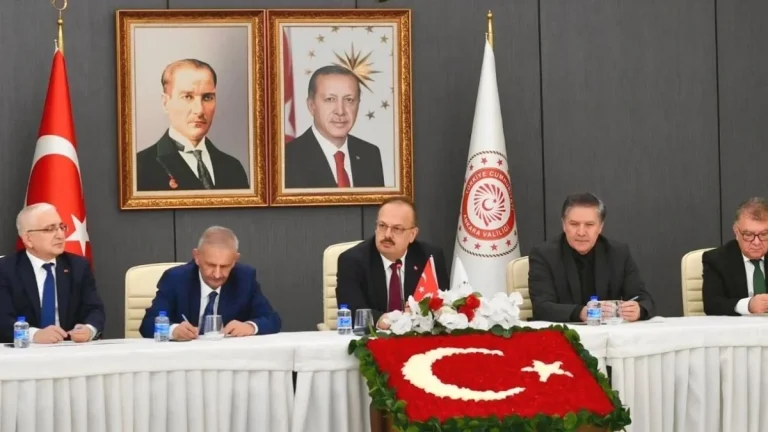 Ankara Valisi Yakup Canbolat, il müdürleri ile buluştu ve değerlendirme toplantısı düzenledi