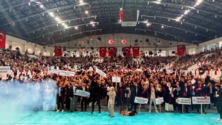 Fırat Üniversitesi’nde fakülteler genel mezuniyet töreni gerçekleştirildi