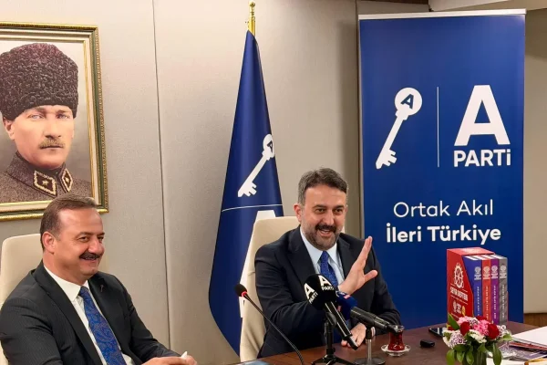 AKK Başkanı Yılmaz Anahtar Parti Genel Başkanı Yavuz Ağıralioğlu’nu ziyaret etti