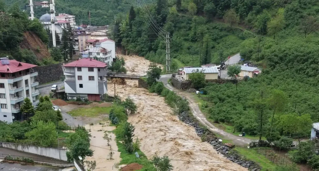 Giresun Bulancak’da 16 ev tahliye ediliyor