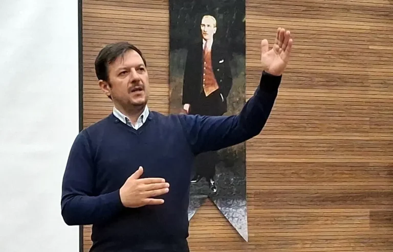 İlçe Milli Eğitim Müdürlüğünün “Okul müdürlerini”  bilgilendirme semineri