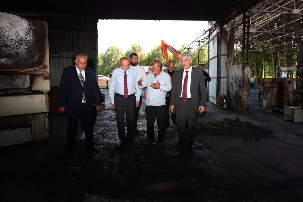 Vali Makas ve Başkan Özlü büyük yangın sonrası Temel ailesini ziyaret etti