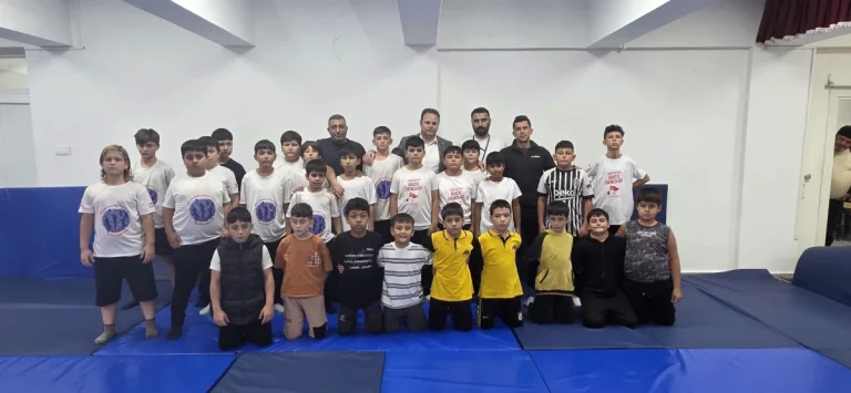 Kırıkkale’de öğrenciler güreşle spora kazandırılıyor