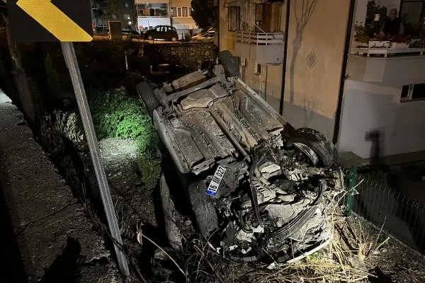 Bursa’da gece yarısı korkutan feci kaza, otomobil istinat boşluğuna uçtu