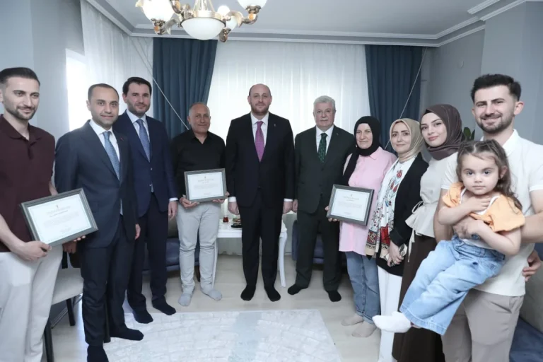 Cumhurbaşkanı Erdoğan’dan yeni üyelere imzalı Teşekkür Belgesi