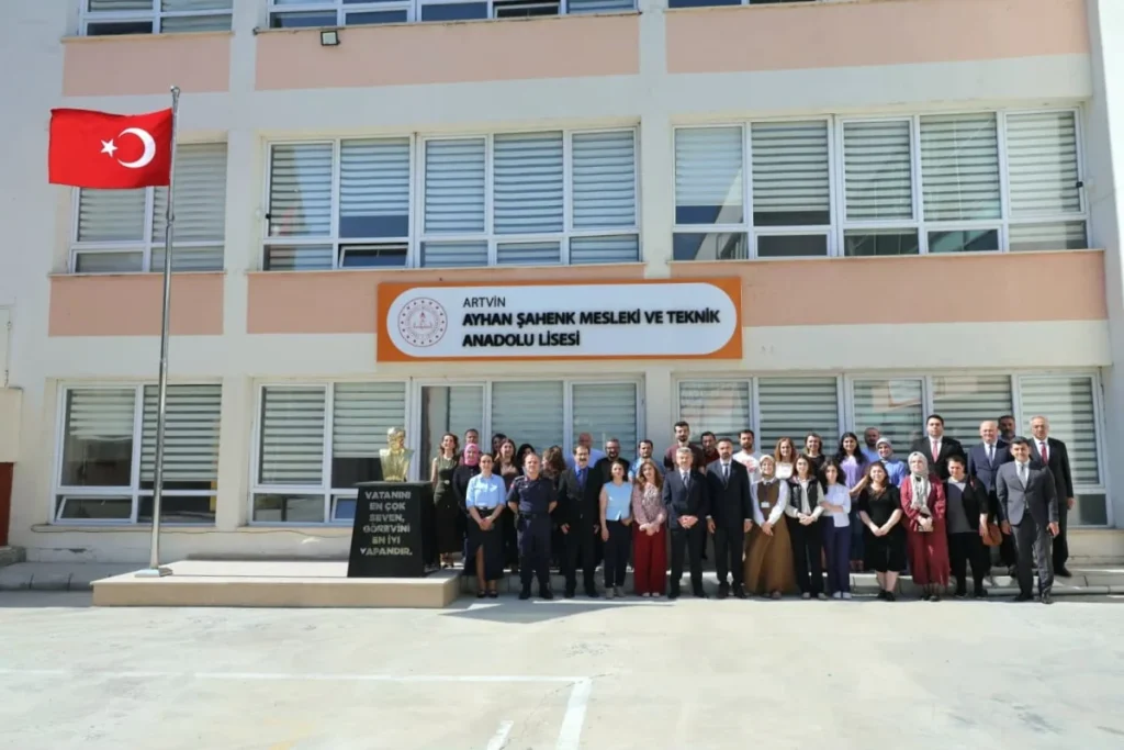 Artvin Valisi Ergün, “Teknik ve Mesleki Anadolu Liseleri nitelikli elemanlar yetiştiriyor”