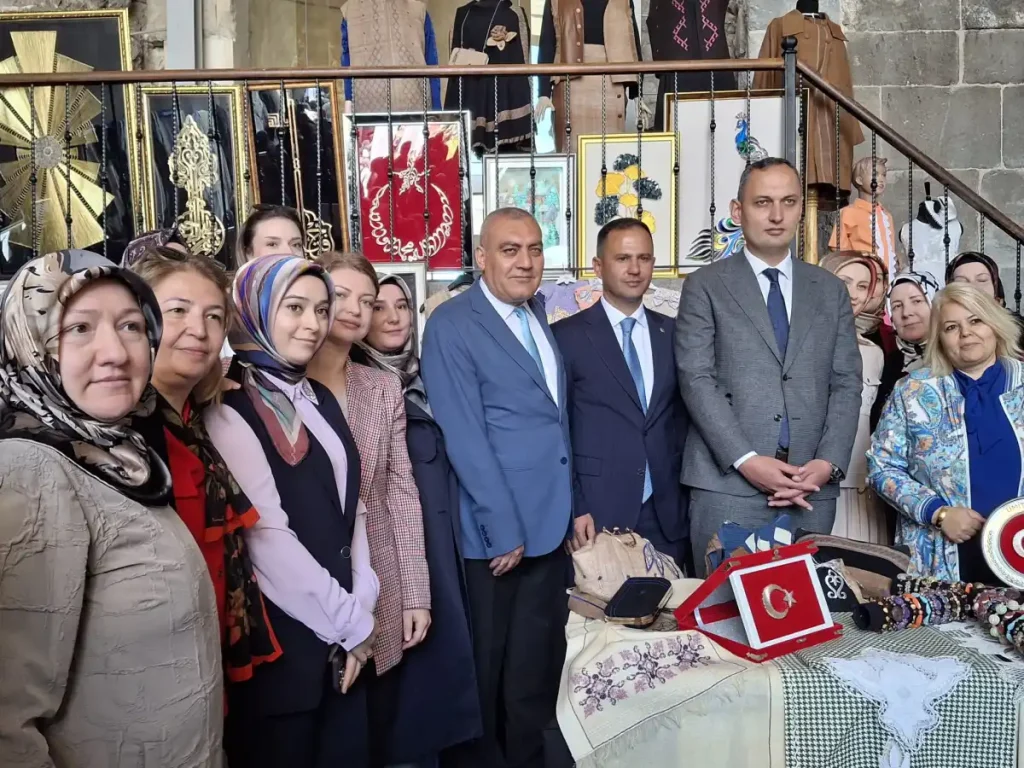 Tarihin gölgesinde sanatın ışığı: Çifte Minareli Medrese’de sergi