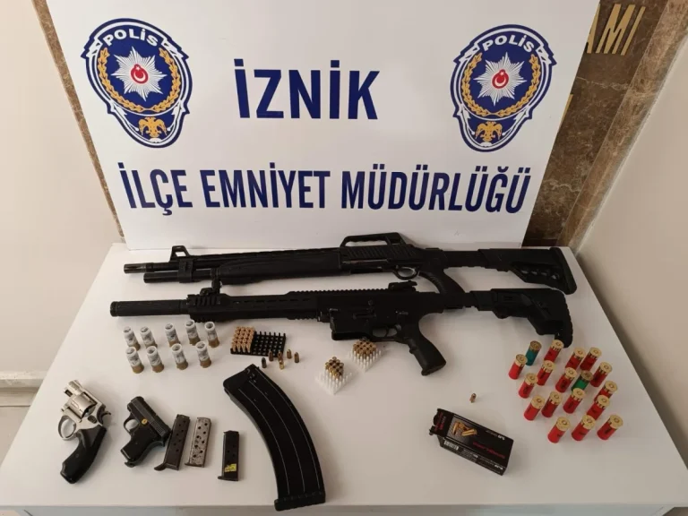 Bursa’da 10 adrese eş zamanlı baskın, silah ve mühimmat ele geçirildi
