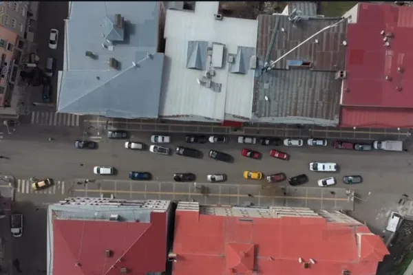 Kars’ta örnek davranış: Ambulansa fermuar sistemiyle yol verildi