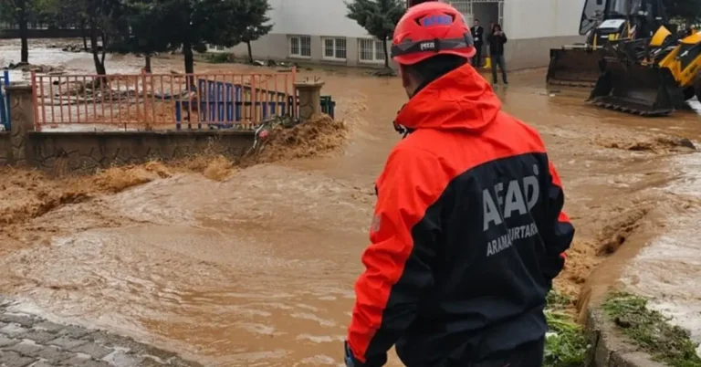 Fırtına ve yağışta can kaybı: 2 ölü, 33 yaralı