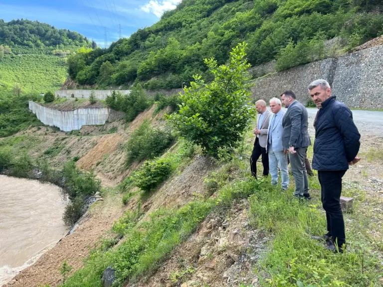 Selden zarar gören kovanlıkta hasar tespiti yapılıyor